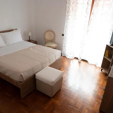 La Terrazza Parco Lauro 公寓 *